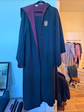 Harry Potter Black Hooded Cape with Burgundy Lining Griffindor